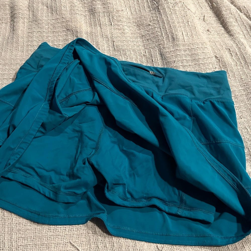 Lululemon skort size 8 - Picture 4 of 4